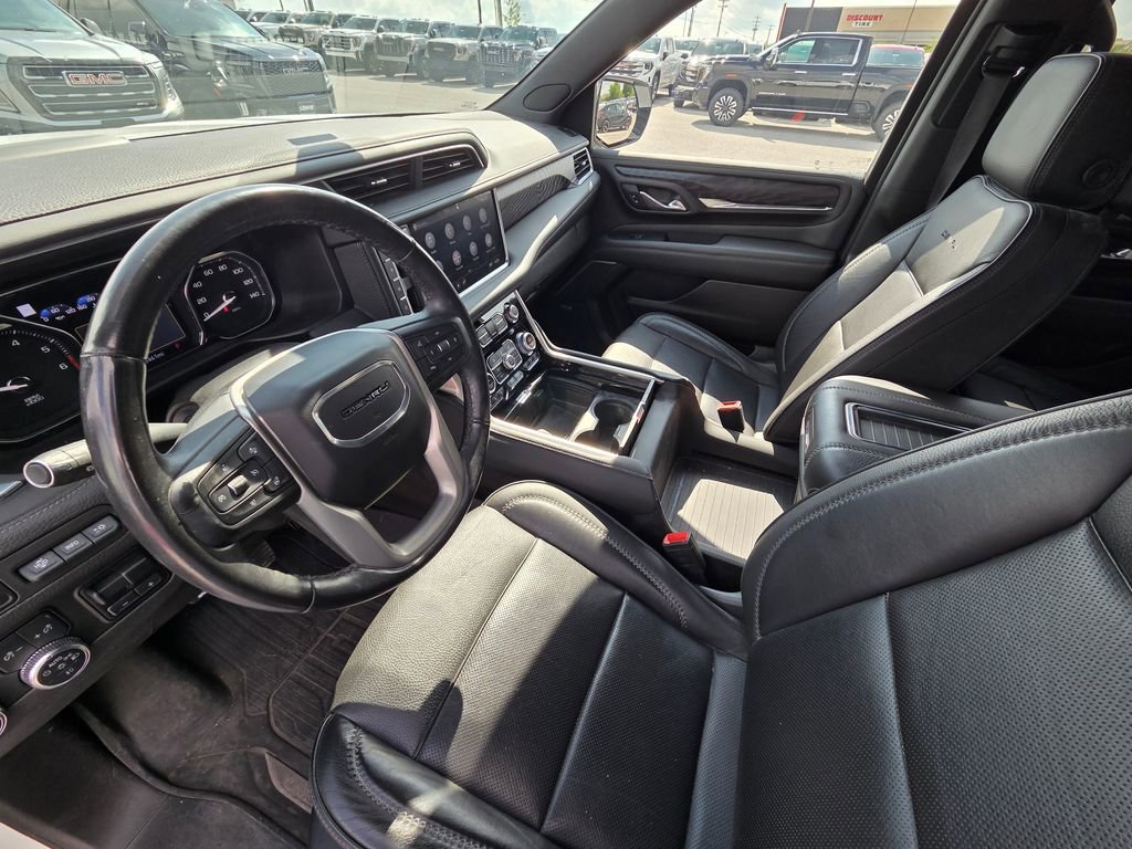 Used 2021 GMC Yukon Denali w/ Denali Ultimate Package AWD/4WD image 8