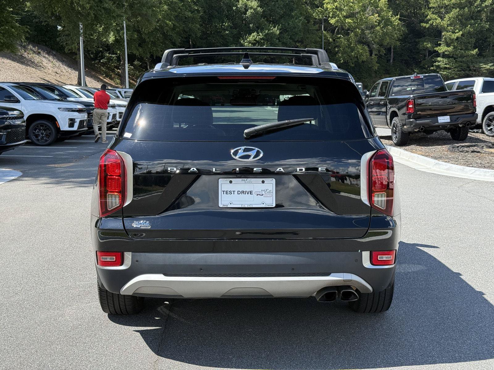 Used 2022 Hyundai Palisade SEL w/ Premium Package FWD image 4