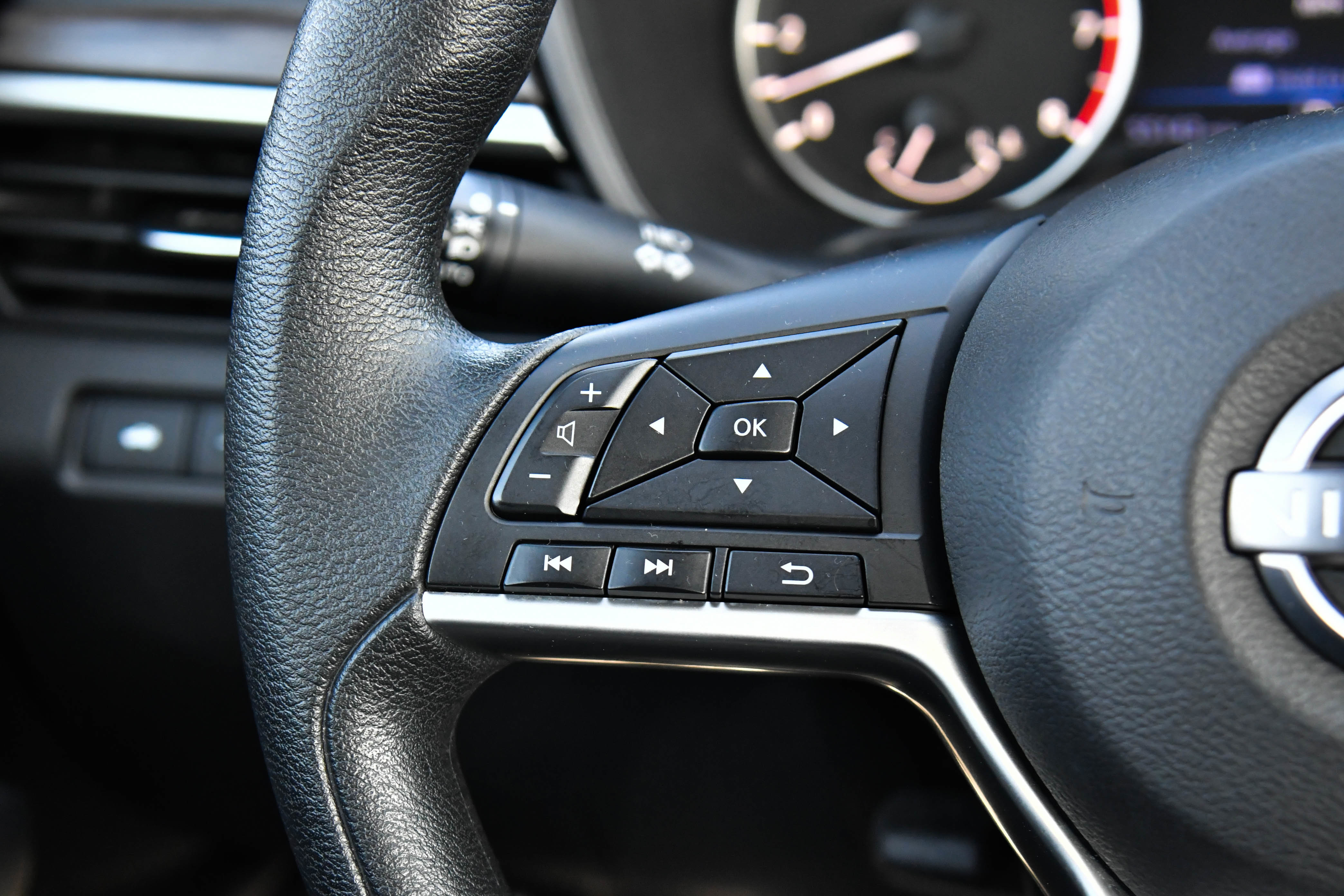 Used 2024 Nissan Altima 2.5 SV image 28