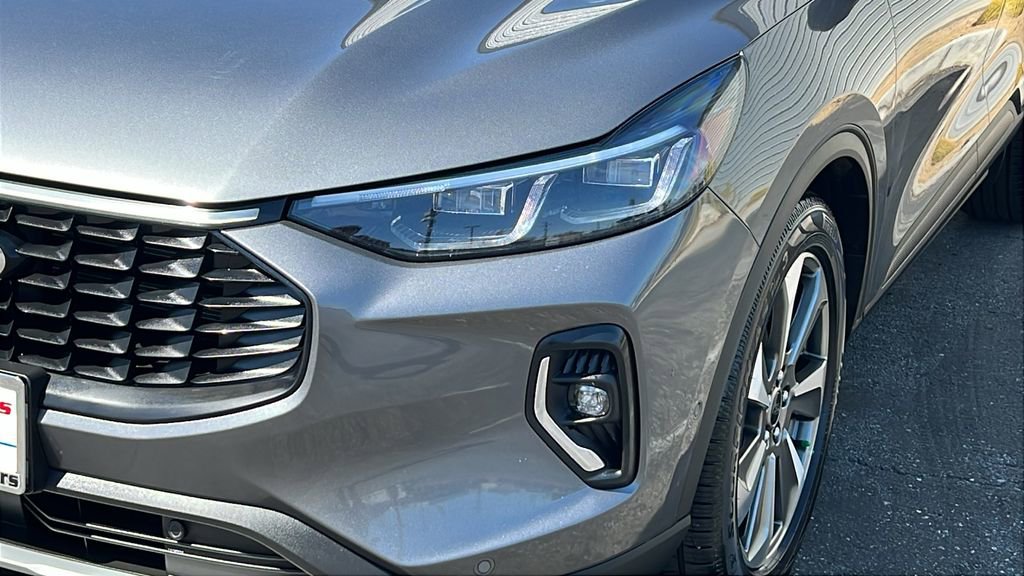 Certified 2023 Ford Escape Platinum w/ Premium Technology Package image 3