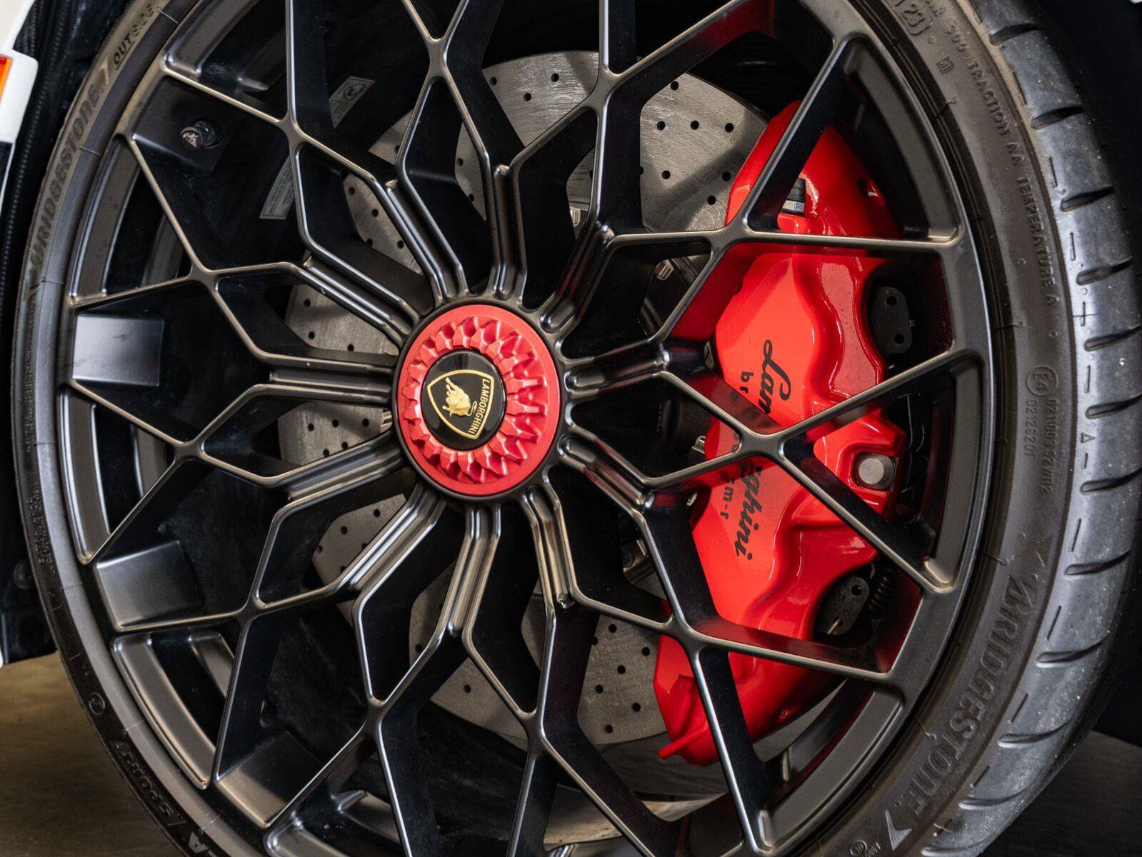 Used 2022 Lamborghini Huracan STO RWD image 21