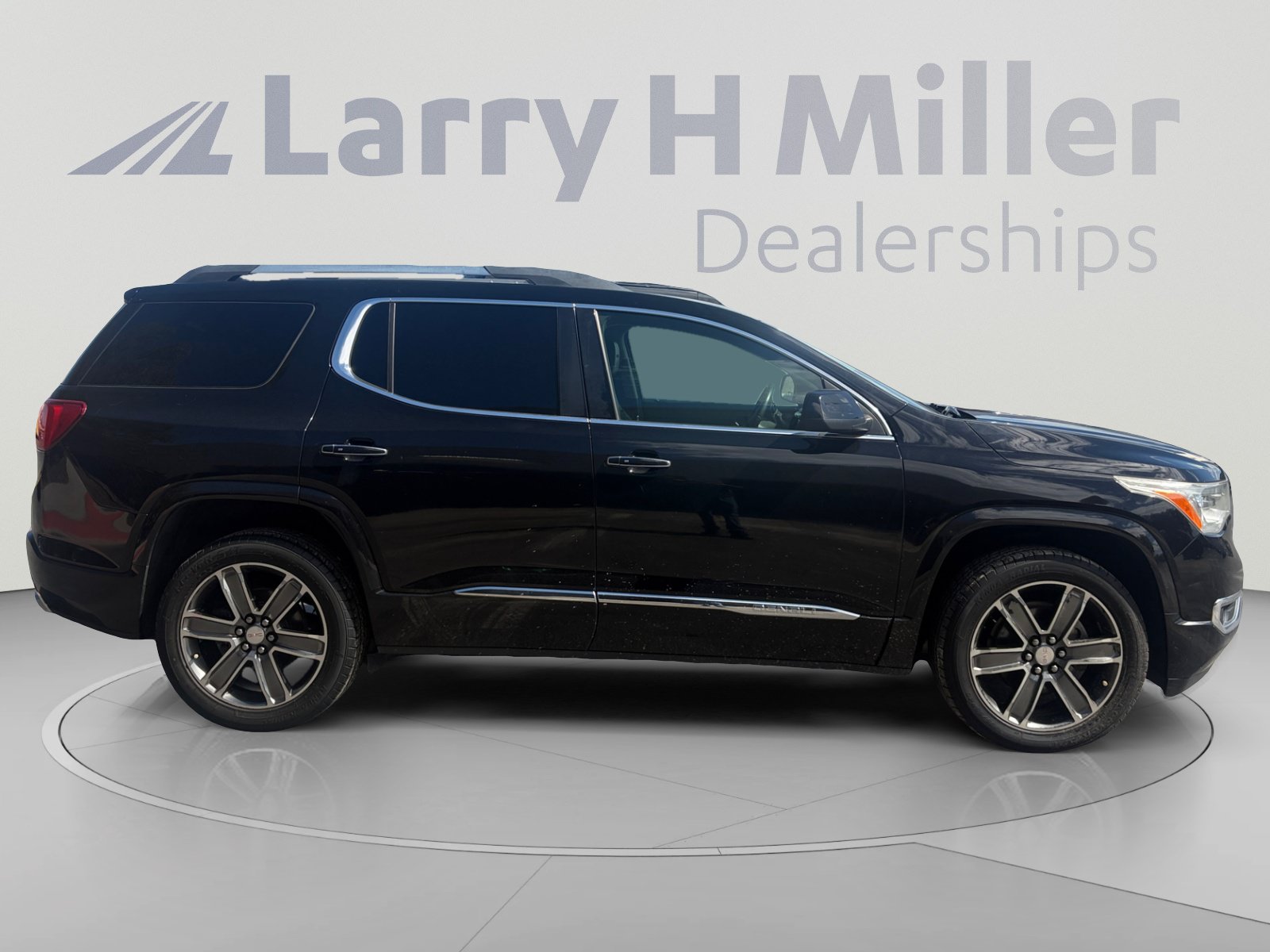 Used 2017 GMC Acadia Denali w/ Technology Package FWD image 6