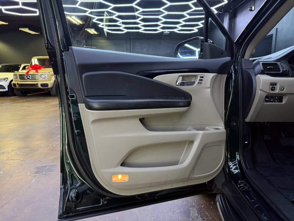 Used 2016 Honda Pilot Elite image 12
