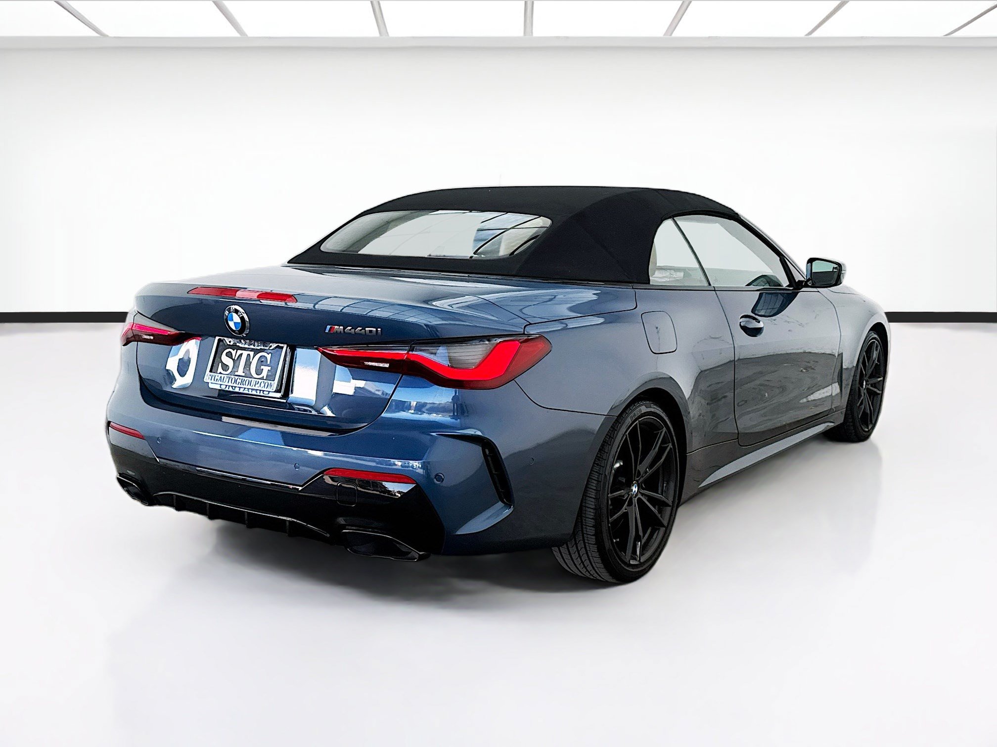 Used 2024 BMW M440i Convertible w/ Parking Assistance Package RWD image 4