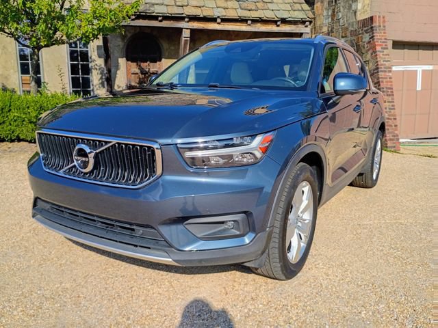 Used 2022 Volvo XC40 T4 Momentum FWD image 5