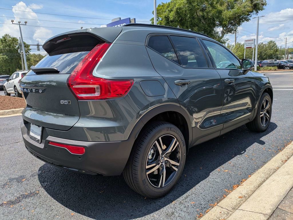 New 2026 Volvo XC40 B5 Core AWD/4WD image 6