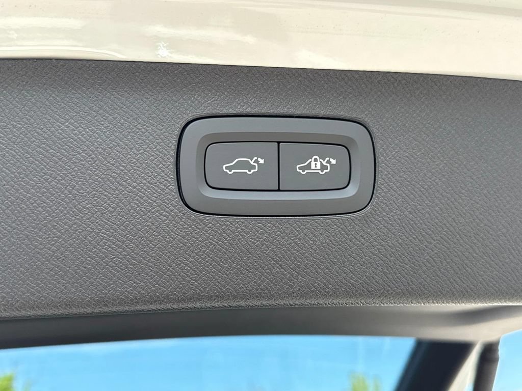 New 2026 Volvo XC90 T8 Plus w/ Protection Package AWD/4WD image 6