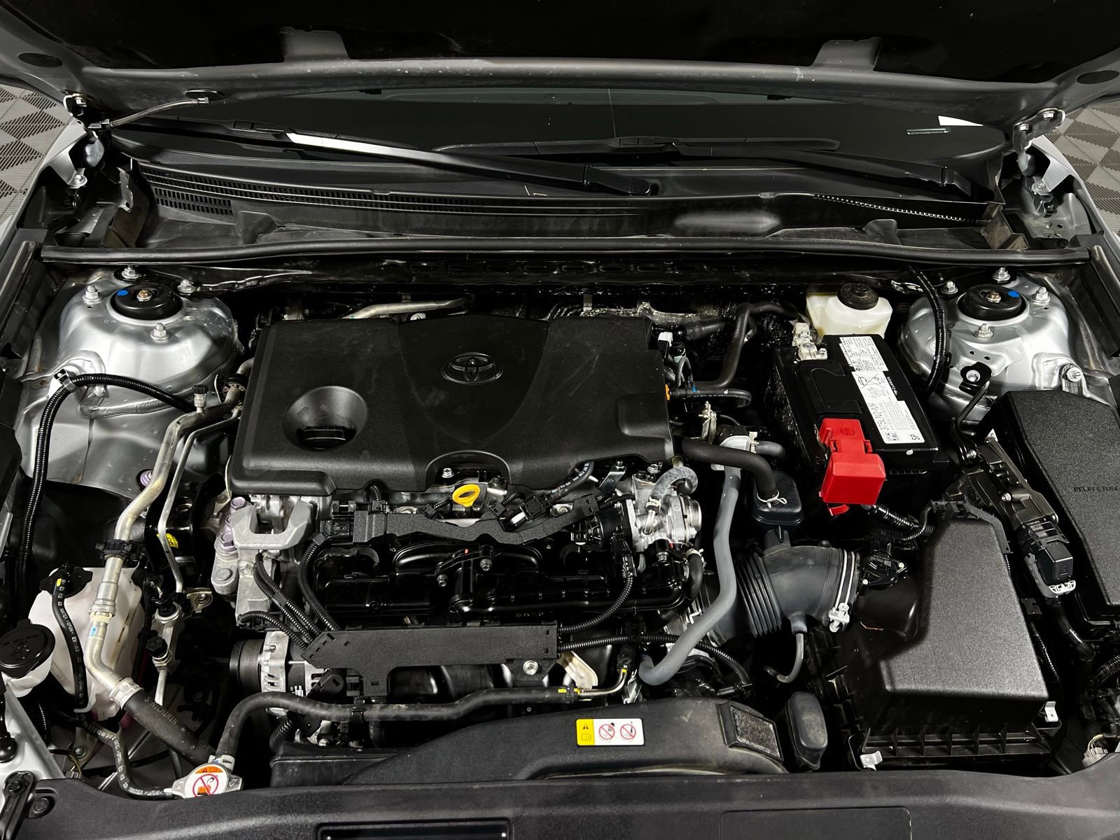 Used 2024 Toyota Camry SE image 9