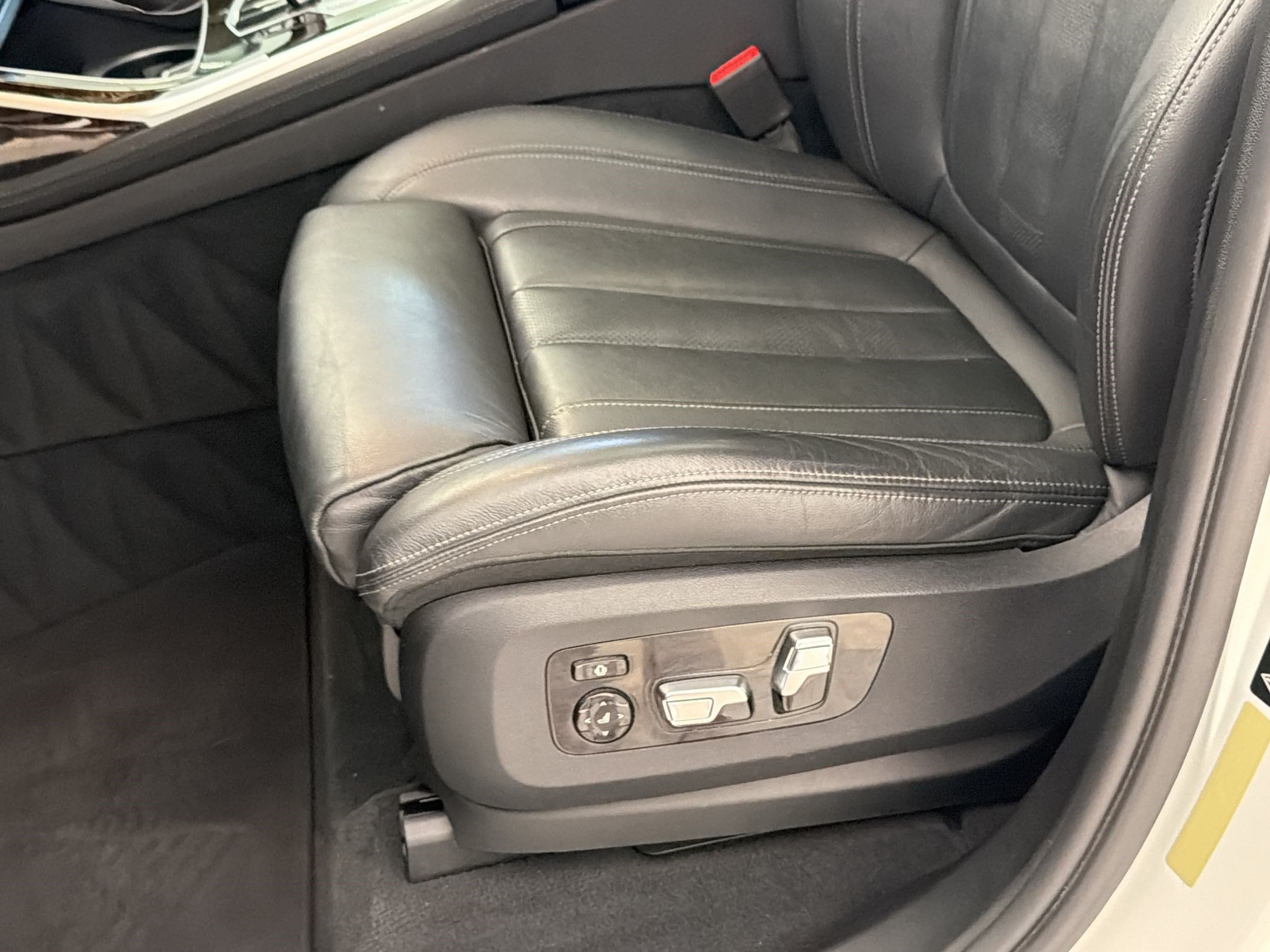 Used 2021 BMW X7 xDrive40i w/ M Sport Package AWD/4WD image 15