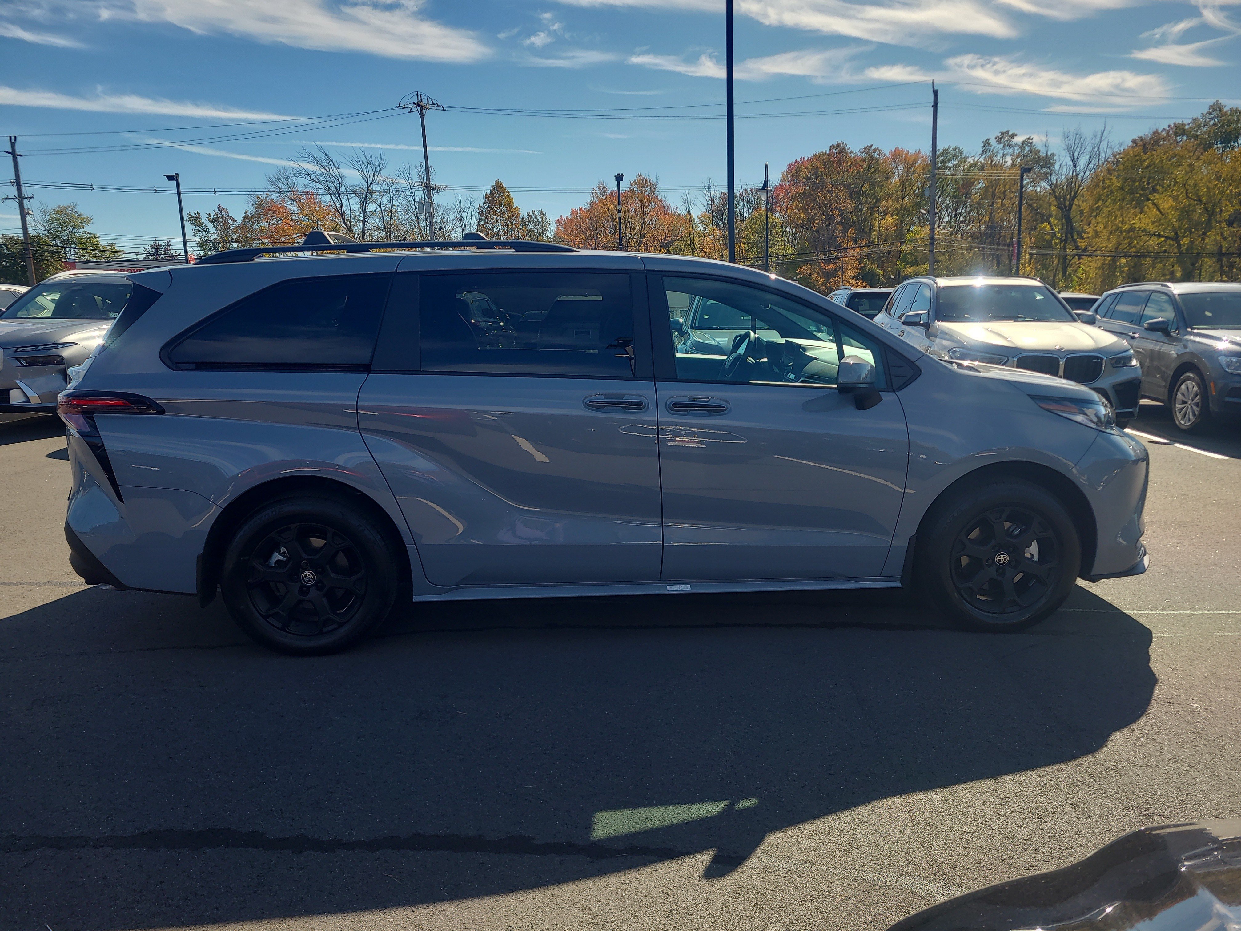 Used 2026 Toyota Sienna XLE Woodland Edition AWD/4WD image 4