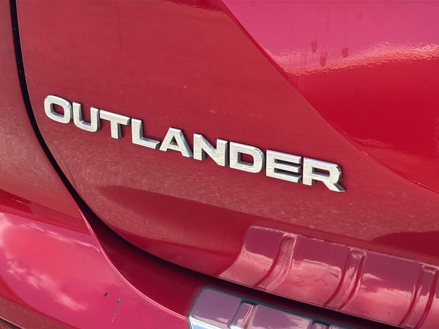 Used 2022 Mitsubishi Outlander SE image 13