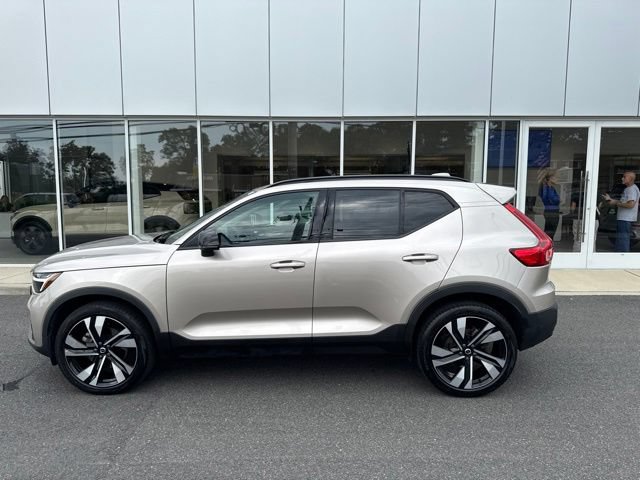 Certified 2023 Volvo XC40 B5 Plus w/ Climate Package AWD/4WD image 2