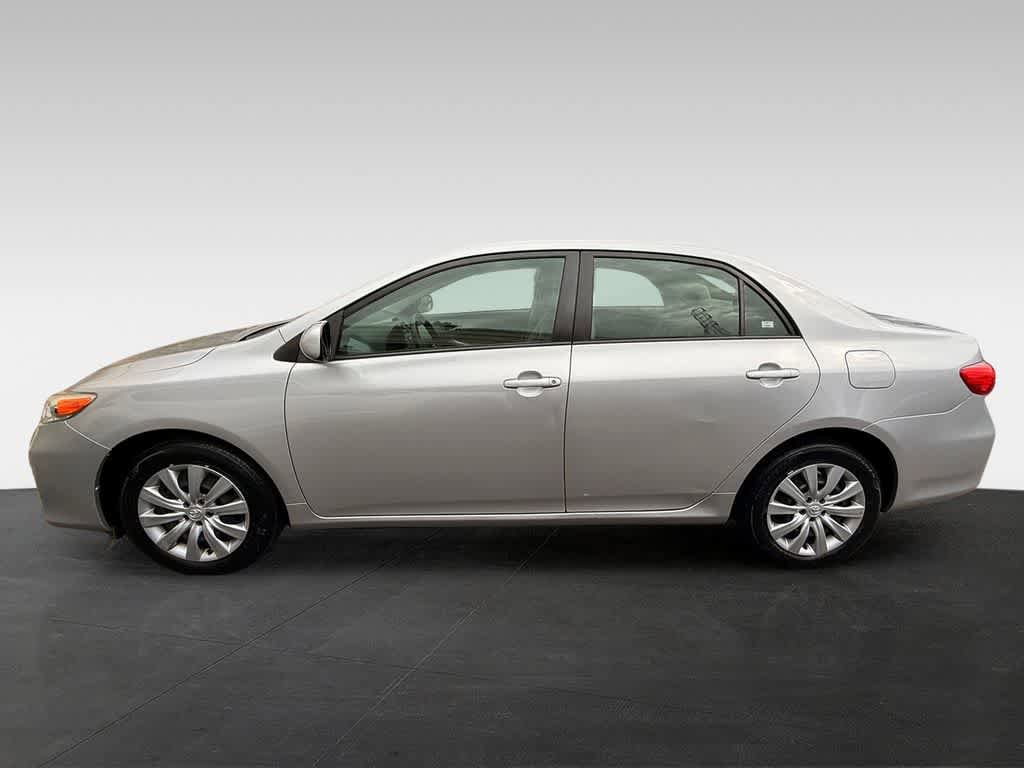 Used 2012 Toyota Corolla LE FWD image 3