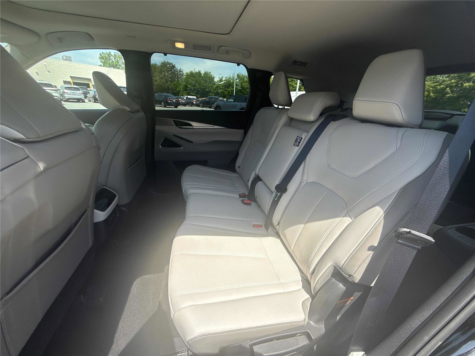Certified 2026 INFINITI QX60 Luxe w/ Cargo Package FWD image 12