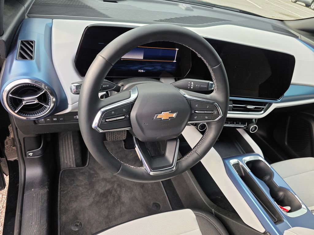 Used 2025 Chevrolet Equinox EV LT image 15