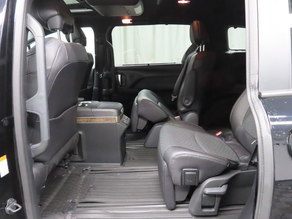 Used 2025 Toyota Sienna Platinum AWD/4WD image 17