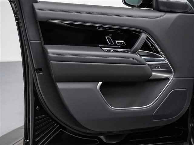 Used 2025 Land Rover Range Rover SE image 23