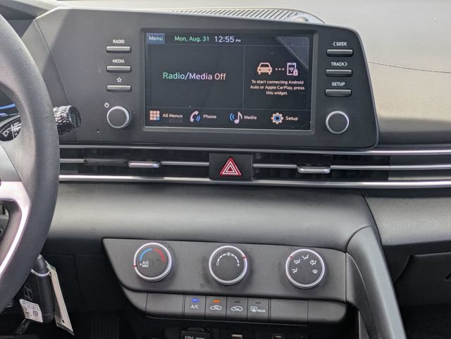 Used 2025 Hyundai Elantra SE FWD image 21