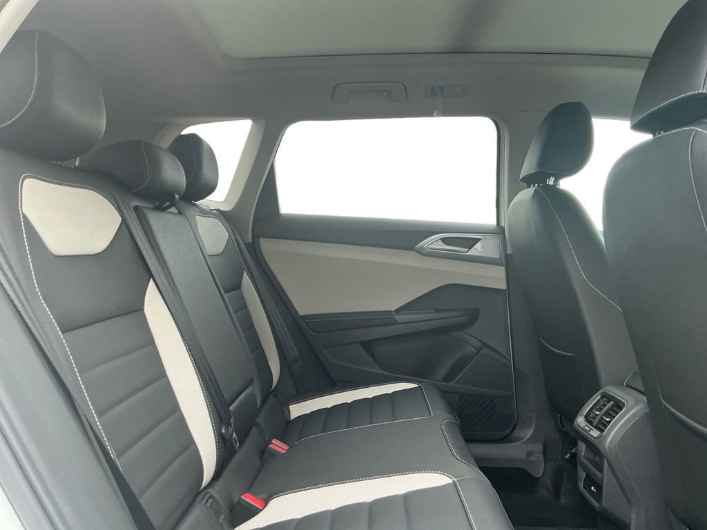New 2025 Volkswagen Taos SEL image 18