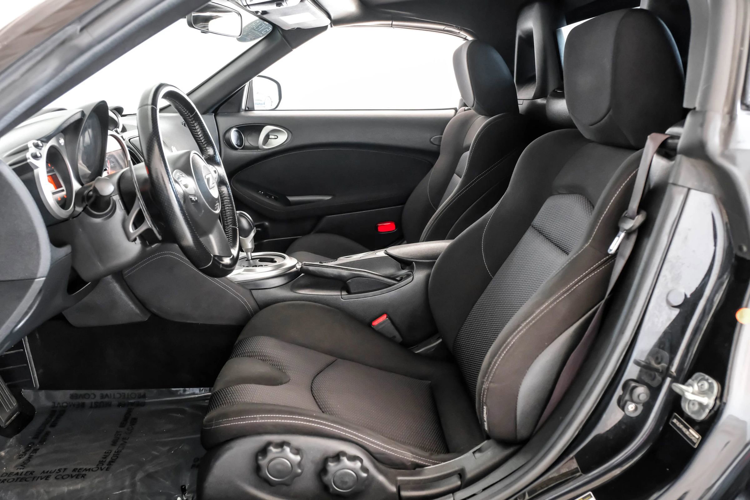 Used 2014 Nissan 370Z Roadster image 26