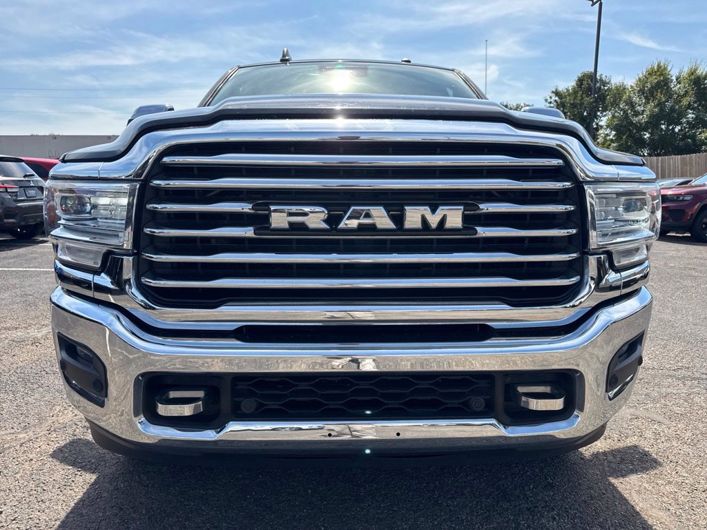 Used 2022 RAM 3500 Limited AWD/4WD image 2