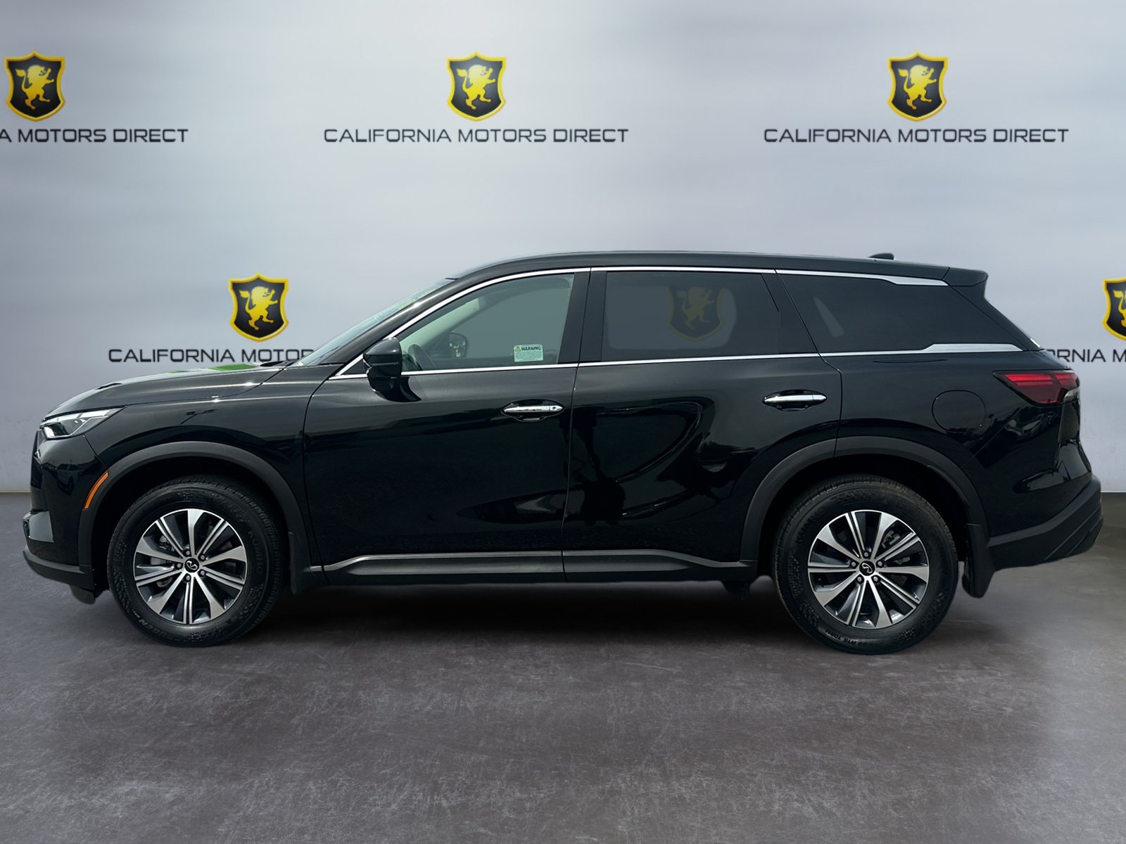 Used 2025 INFINITI QX60 Pure FWD image 2