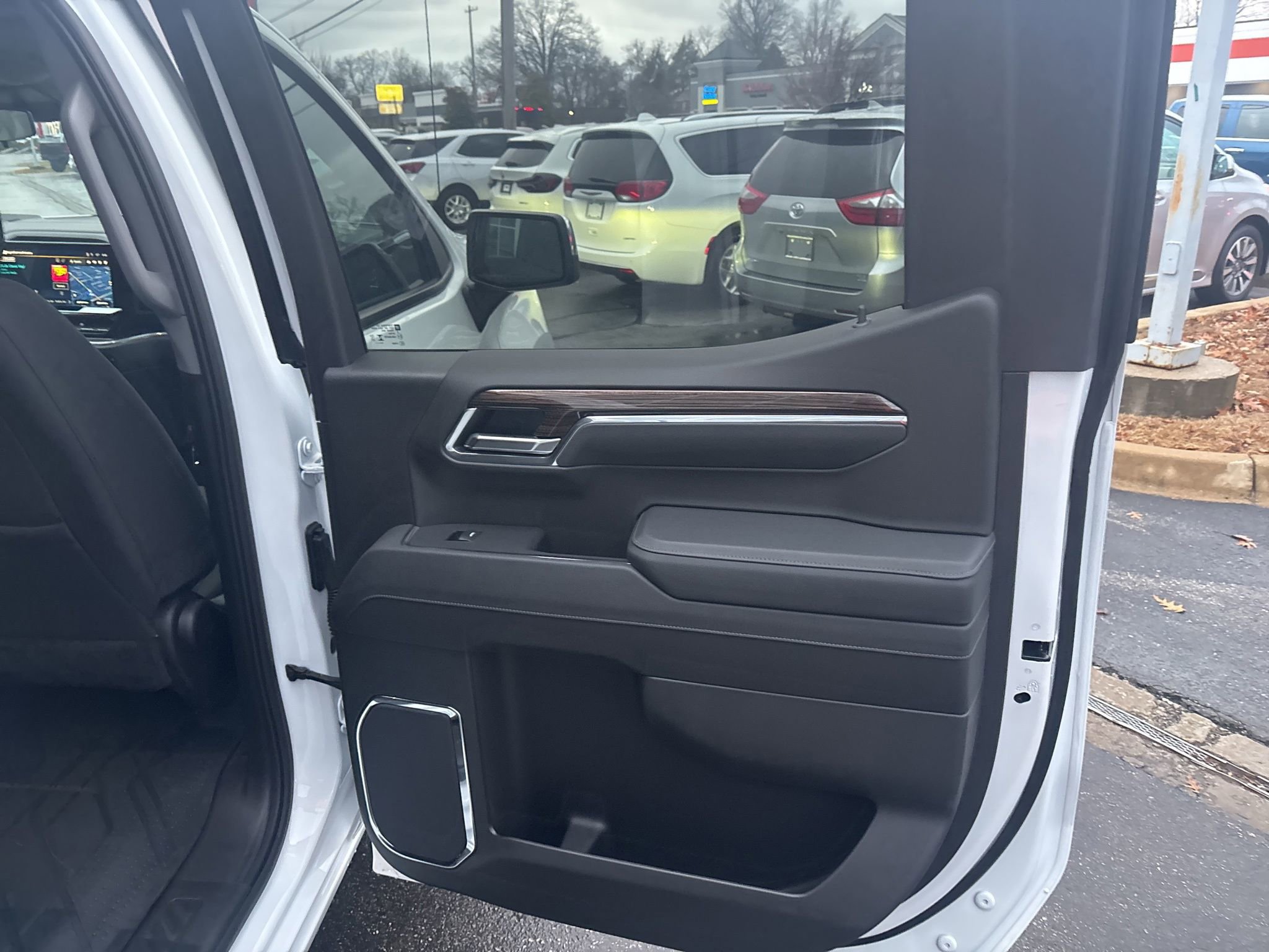 Used 2025 Chevrolet Silverado 1500 LT w/ Protection Package AWD/4WD image 19