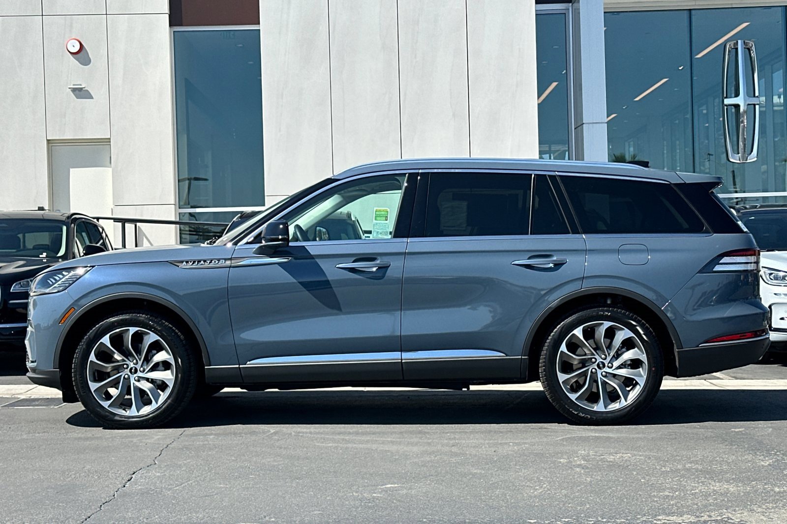 New 2025 Lincoln Aviator Reserve w/ Luxury Package image 6