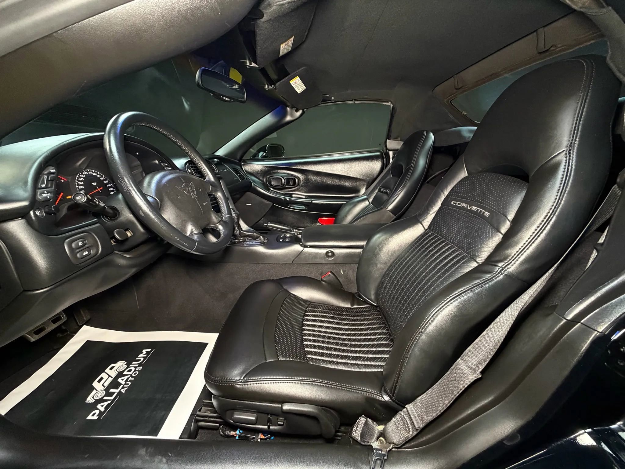 Used 2004 Chevrolet Corvette Coupe w/ Preferred Equipment Group RWD image 37