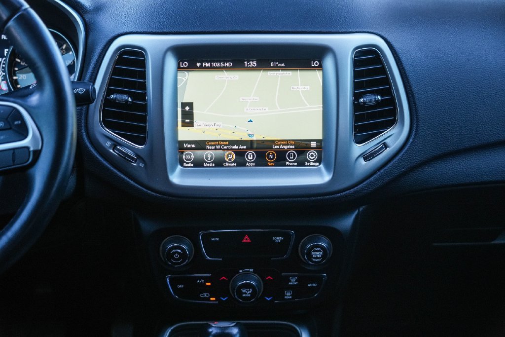 Used 2019 Jeep Compass Latitude FWD image 16