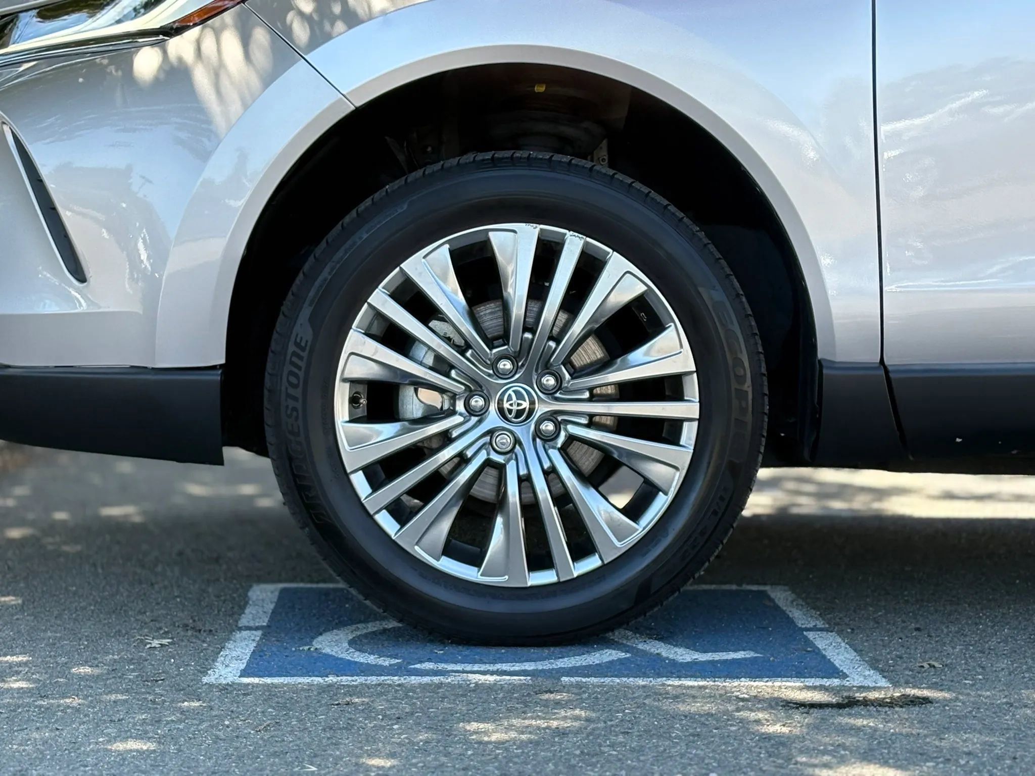 Used 2021 Toyota Venza XLE AWD/4WD image 30