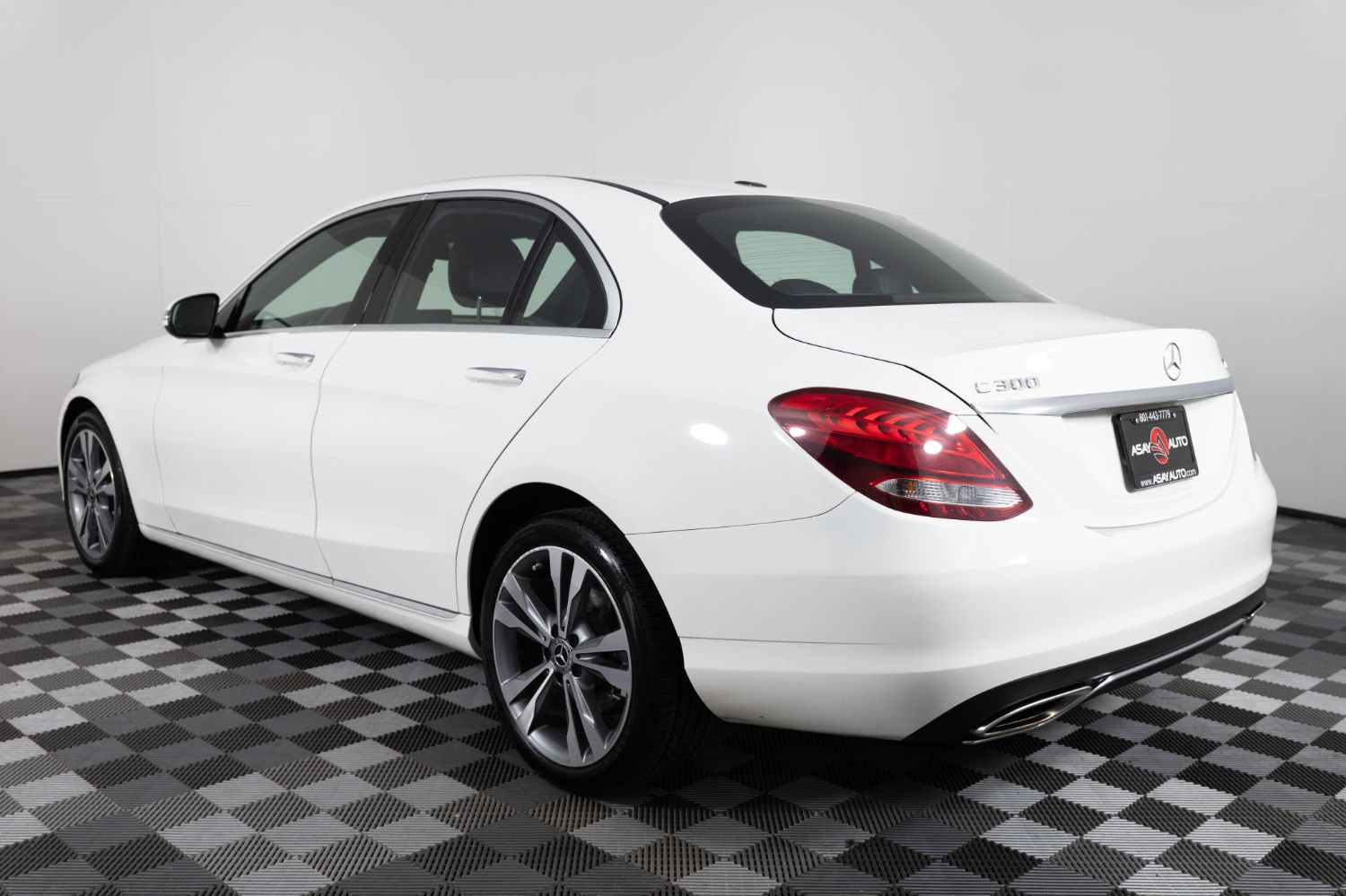 Used 2018 Mercedes-Benz C 300 4MATIC Sedan w/ Premium Package image 5
