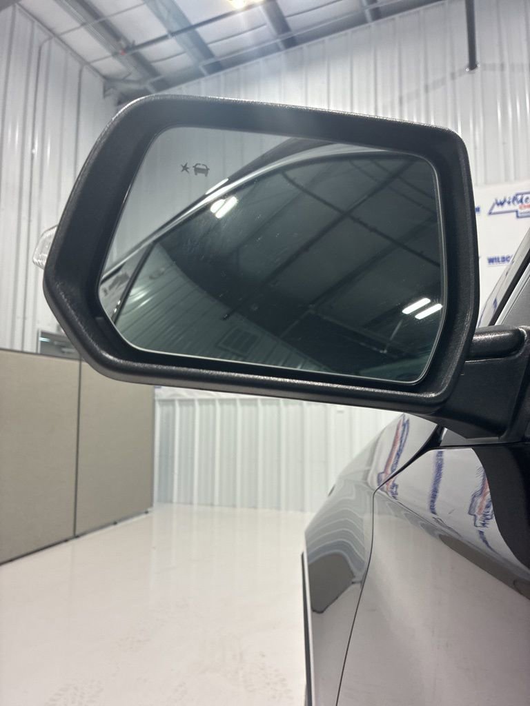 Used 2023 Chevrolet Traverse LT image 11