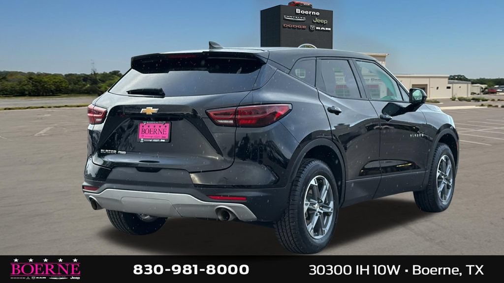 Used 2025 Chevrolet Blazer LT AWD/4WD image 3
