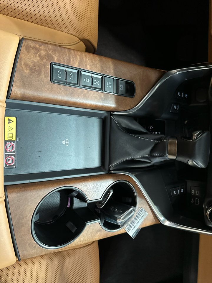 Used 2024 Lexus LX 600 4WD w/ Luxury Package image 22