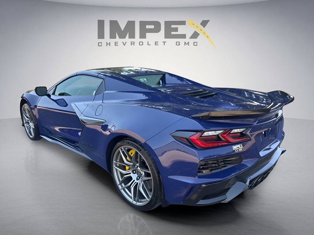Used 2025 Chevrolet Corvette Z06 w/ Stealth Interior Trim Package RWD image 4