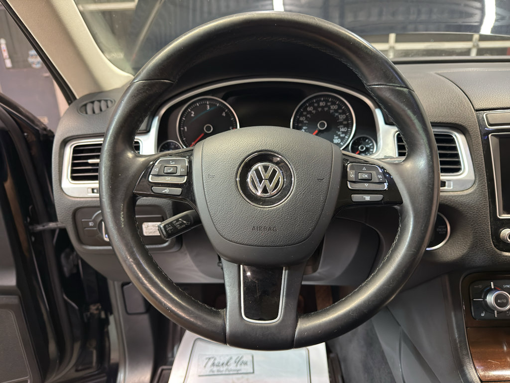 Used 2016 Volkswagen Touareg TDI AWD/4WD image 16