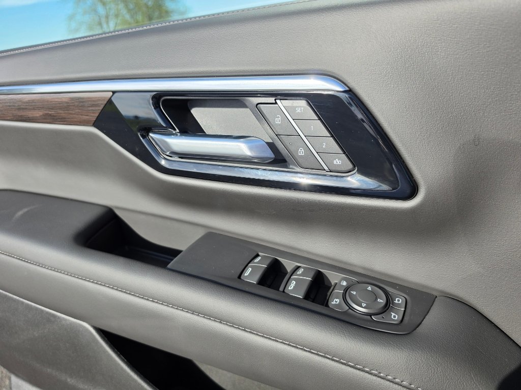 New 2026 Chevrolet Suburban LT w/ Comfort Package AWD/4WD image 8