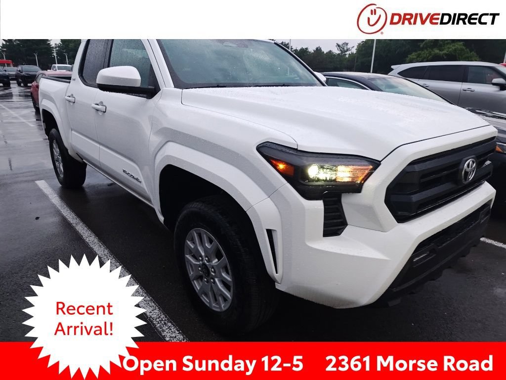 Used 2025 Toyota Tacoma SR5 AWD/4WD image 1