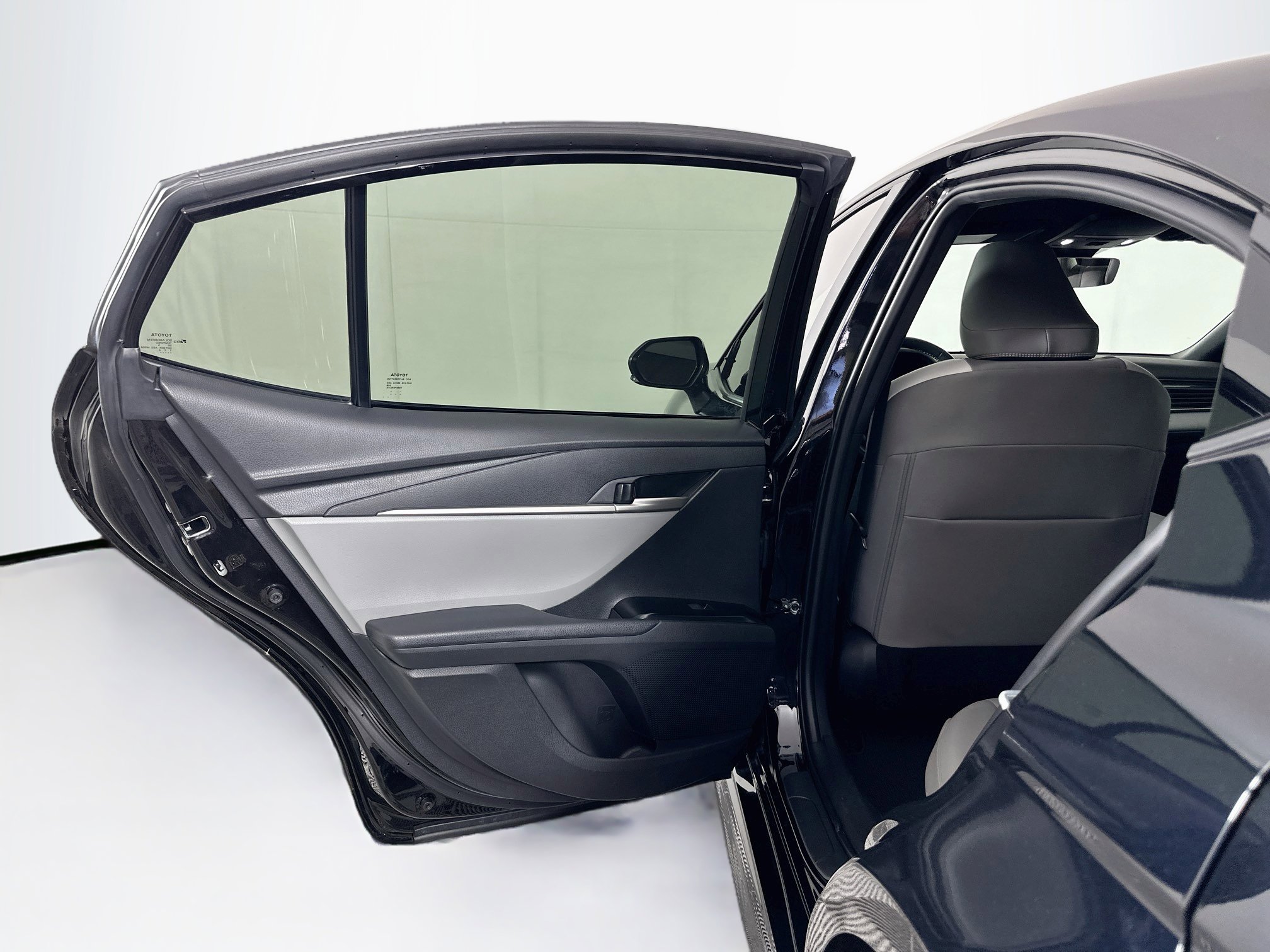 Used 2025 Toyota Camry SE FWD image 25