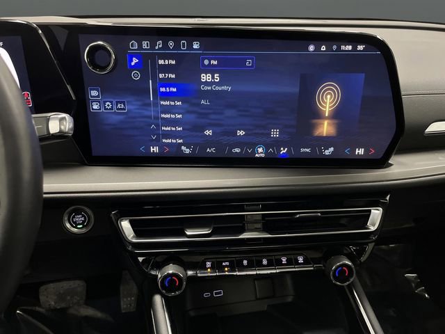 Used 2024 Chevrolet Traverse LT w/ Midnight/Sport Edition image 9