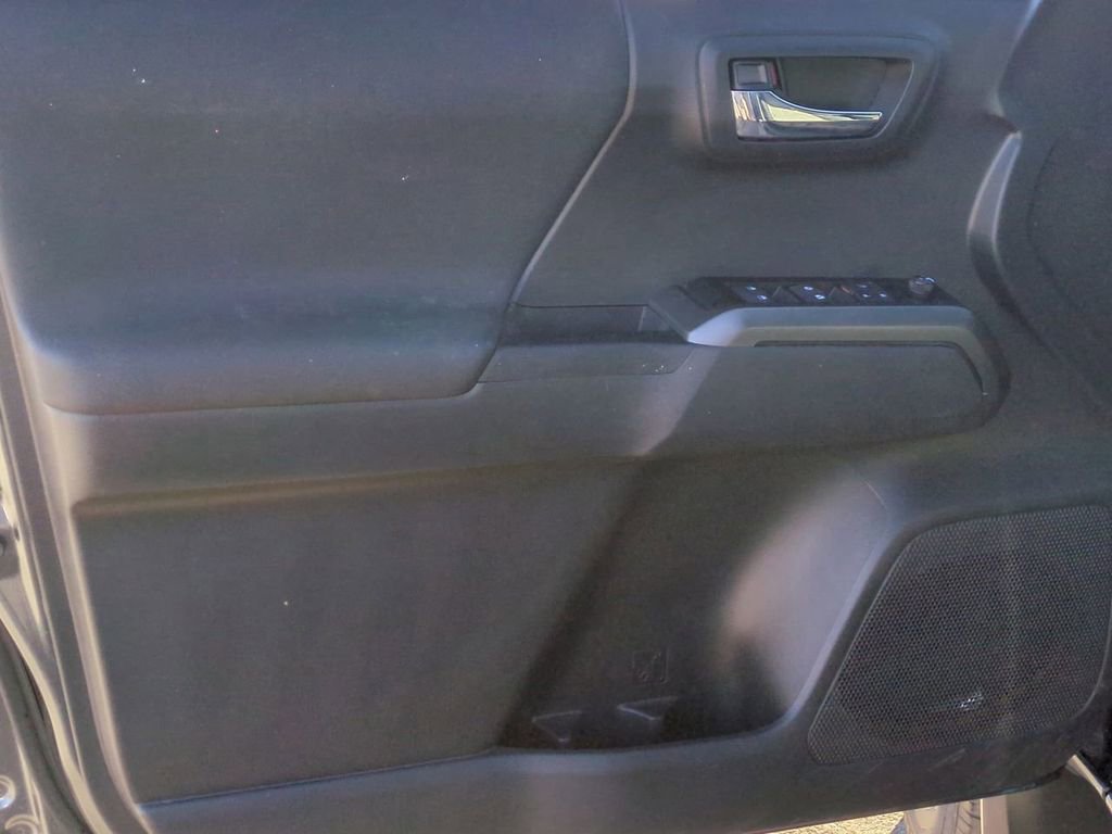Used 2023 Toyota Tacoma TRD Sport w/ Black Out Package (TMS) image 11