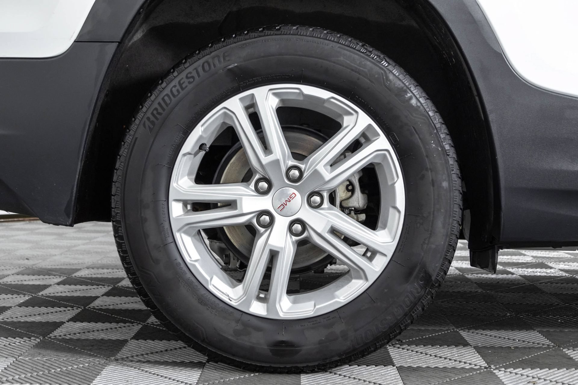 Used 2024 GMC Terrain SLE AWD/4WD image 42