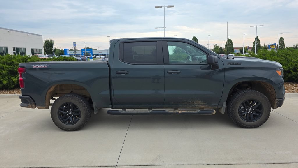 Used 2025 Chevrolet Silverado 1500 Custom Trail Boss w/ LPO, Dark Essentials Package AWD/4WD image 6