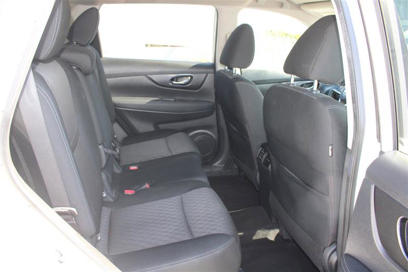 Used 2017 Nissan Rogue SV image 13