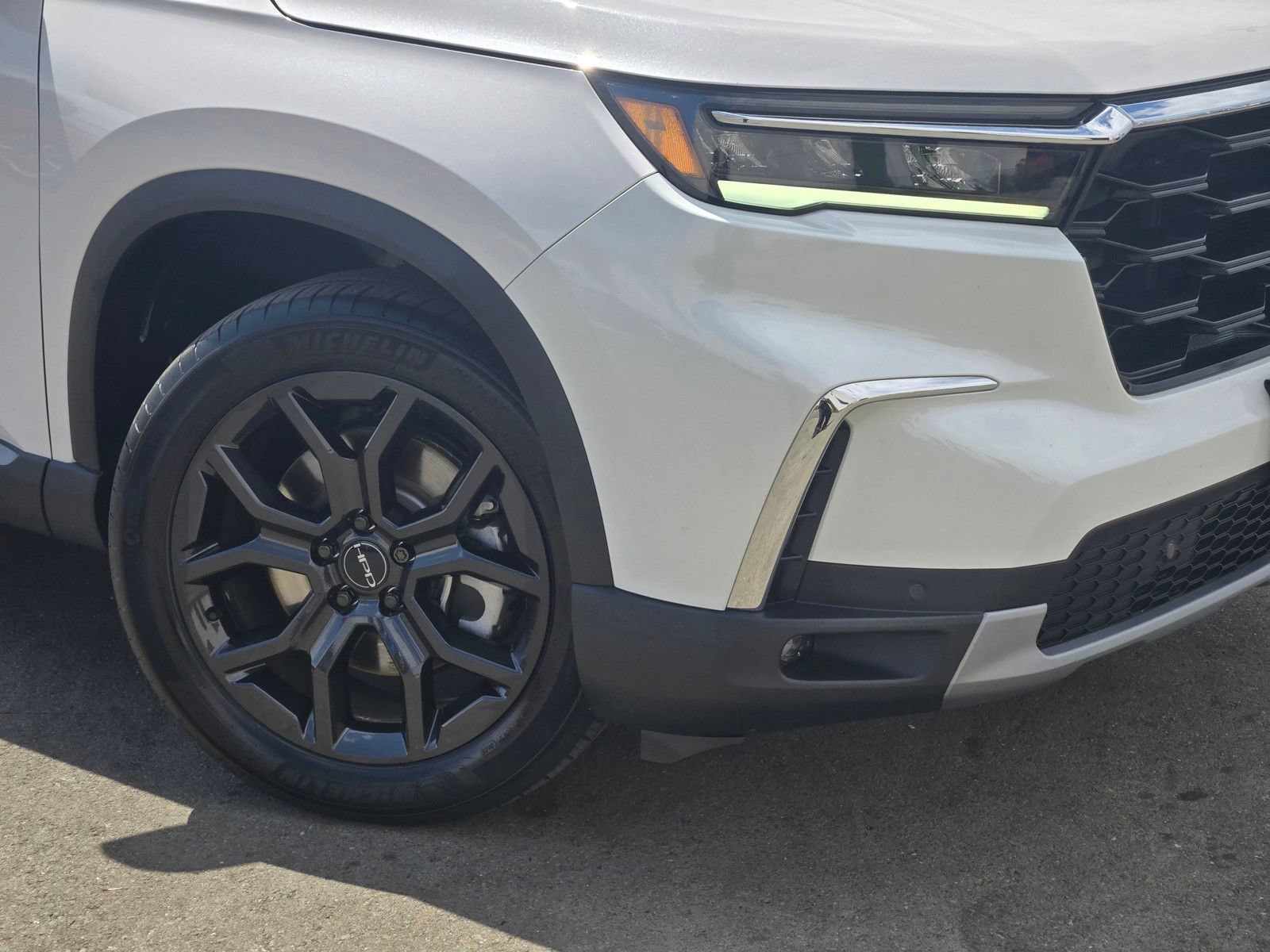 Certified 2025 Honda Pilot Touring image 9