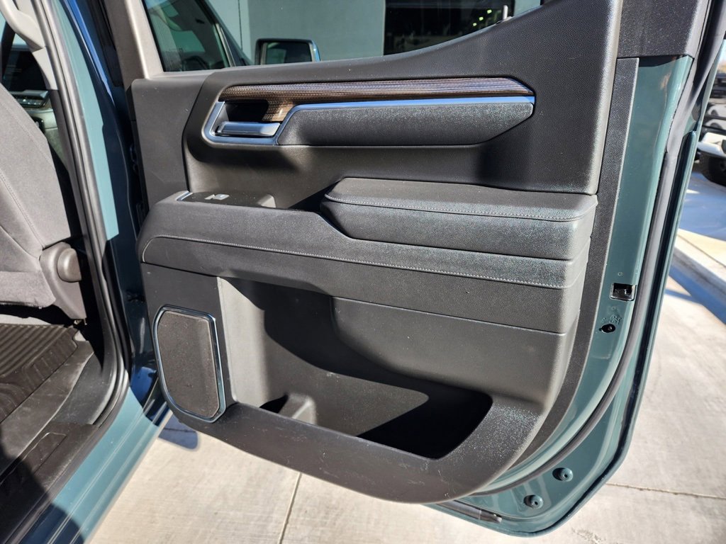 Used 2025 Chevrolet Silverado 1500 LT image 18