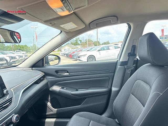 Certified 2025 Nissan Altima 2.5 SV AWD/4WD image 14