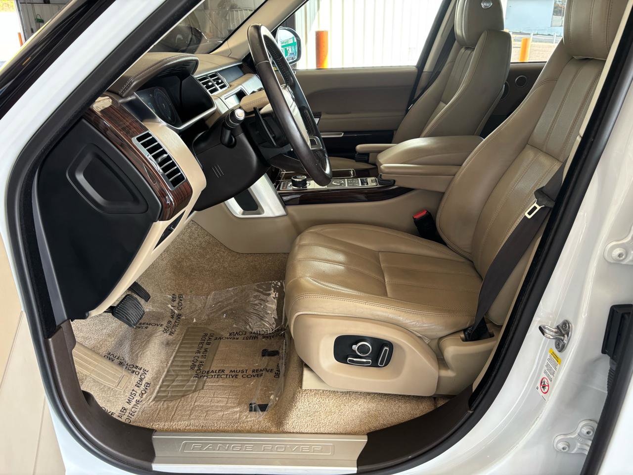 Used 2017 Land Rover Range Rover HSE image 17