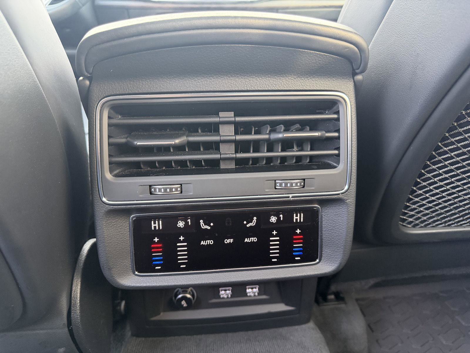 Used 2019 Audi Q8 Prestige w/ Luxury Package image 21